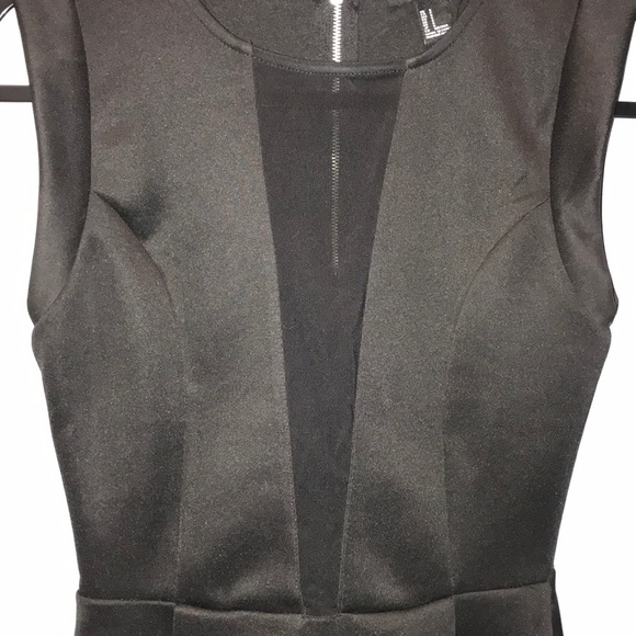 Forever 21 Top 🖤 - Picture 2 of 3